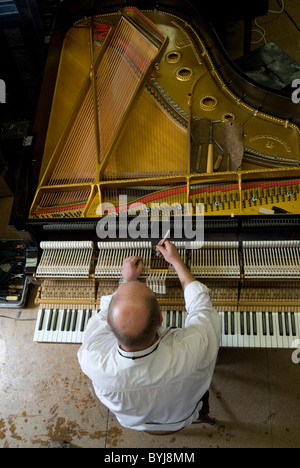 Un piano et instrument de musique bouilloire Banque D'Images