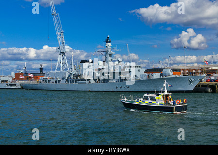 La Royal Navy Type 23 (Duc) classe frégate HMS Richmond à Portsmouth, Angleterre, Royaume-Uni. Banque D'Images