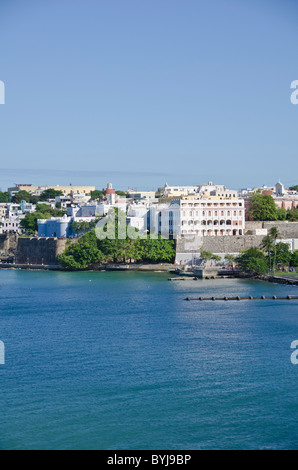 Porto Rico voir du vieux San Juan vu depuis son arrivée Navire de croisière en Baie de San Juan, l'architecture historique espagnol la fortelaza Banque D'Images