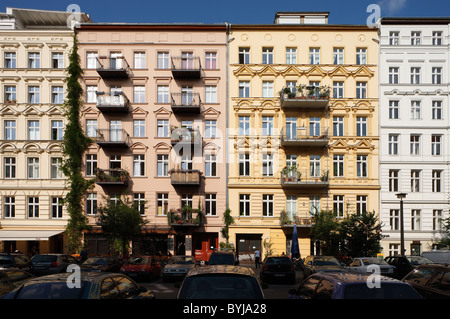 Rénové façades de maisons de la rue Oderberger, Berlin, Allemagne Banque D'Images