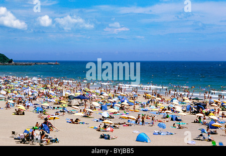 Foule Onjuku Beach Horizon de mer d'été sur l'eau Banque D'Images