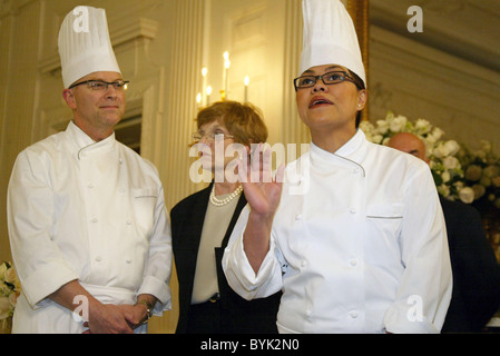 Fleuriste,pâtissier et chef exécutif (à droite) Le Eisenhower Executive Office Building est décoré pour la visite de la Reine Banque D'Images
