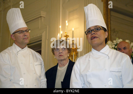 Fleuriste,pâtissier et chef exécutif (à droite) Le Eisenhower Executive Office Building est décoré pour la visite de la Reine Banque D'Images