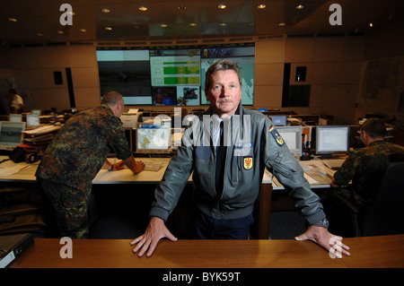 Le lieutenant-général Karl Heinz Viereck en Einsatzfuehrungskommando der Bundeswehr OPZ - Fonctionnement de l'Administration centrale de la Luftwaffe allemande Banque D'Images