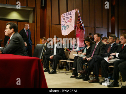 Cindy Sheehan activiste a assisté à l'audience d'Alberto Gonzales devant le comité judiciaire d'enquête sur le tir Banque D'Images