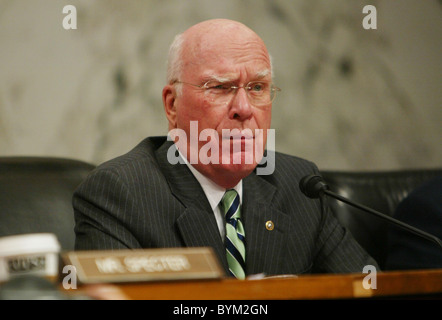 Le sénateur Leahy U.S. Attorney General Alberto Gonzales témoigne lors d'un comité judiciaire du Sénat pour sa gestion des Banque D'Images