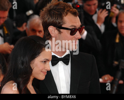 Norah Jones et Jude Law Festival de Cannes 2007 Jour 1 - Première de 'My Blueberry Nights' Arrivées - Cannes, France - Banque D'Images