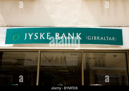 Banque / signes au-dessus de la Jyske Bank offshore privé Bureau du Groupe à Gibraltar. Banque D'Images