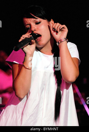 **PHOTO** * LILY ALLEN ENCEINTE ? La pop star Lily Allen est enceinte de son premier enfant. Le Sourire Banque D'Images