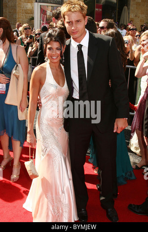 Lindsay Korman et Justin Hartley 34e édition du Prix Daytime Emmy - Arrivées tenue au théâtre Kodak de Hollywood, California USA - Banque D'Images