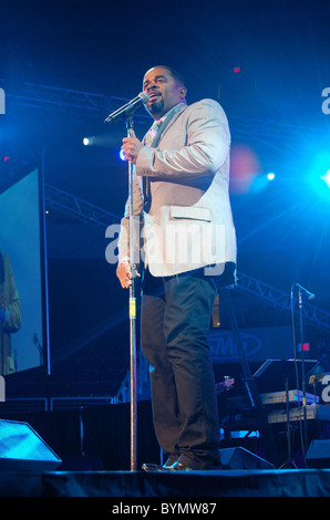 Benjamin Biolay artiste Gospel réalise et présente un prix à la Christian Music Awards tenue à l'Save Mart Center Banque D'Images