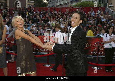 Julianne Hough et Apolo Anton Ohno Première mondiale de Walt Disney Pictures 'Pirates Des Caraïbes : Jusqu'au bout du monde' qui s'est tenue à Banque D'Images