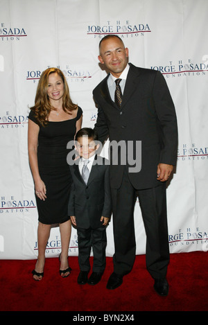 New York Yankees Miguel caire et sa famille les héros de l'espoir au profit du Gala de la Fondation Jorge Posada tenue à la Banque D'Images