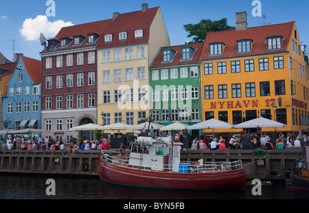 Maisons colorées dans le quartier de Nyhavn de Copenhague, Danemark Banque D'Images