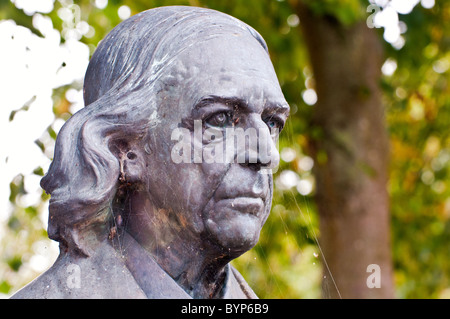 Monument du célèbre chercheur allemand Theodor Mommsen ; Denkmal des deutschen Gelehrten Theodor Mommsen à Garding Banque D'Images