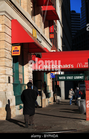 Mcdonald's restaurant fast food à Times Square Manhattan New York 2010 Banque D'Images