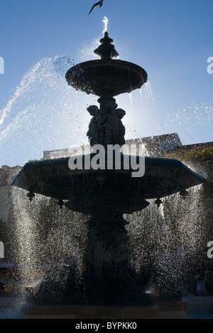 Fontaine dans la Praça Dom Pedro IV aka place Rossio, Lisbonne, Portugal Banque D'Images