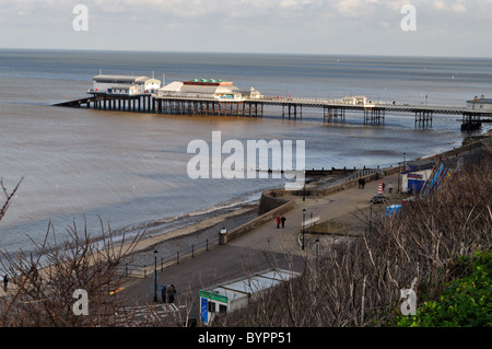 Jetée de Cromer en hiver, dans le Norfolk. Jetée de Cromer a survécu à la fois et les marées. Banque D'Images