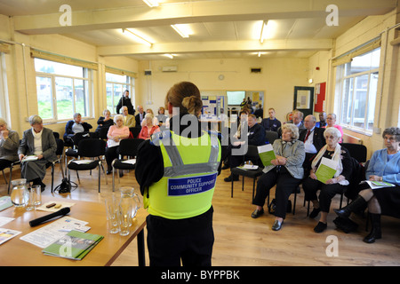 Rencontrez les membres de la communauté policière lors d'une tournée d'information, Bradford Banque D'Images