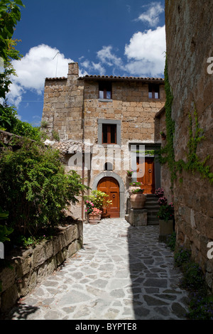 Rues et maisons à Civita di Bagnoregio, Viterbe, Latium, Italie Banque D'Images
