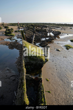 Fer à repasser quille d'une épave sur la plage de Hunstanton, Norfolk Banque D'Images