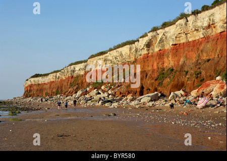 Falaises et plage de Hunstanton à Norfolk. Banque D'Images