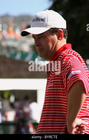 PGA golfeur Américain Loren Roberts est debout sur le vert de pratique avant le Sony Open 2005 à Hawaii. Banque D'Images