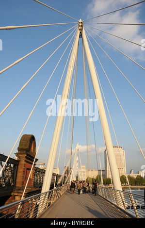 Golden Jubilee Bridge à Londres Banque D'Images