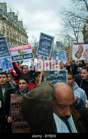 Paris, France, manifestants qui protestent contre l'égyptien Hosni Moubarak, à l'extérieur, Banque D'Images