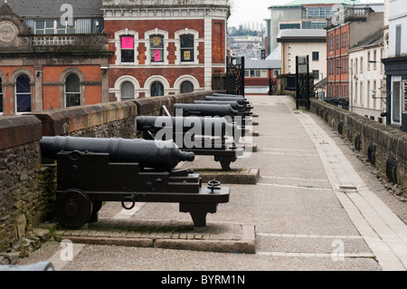 Canons le murs Derrys Banque D'Images