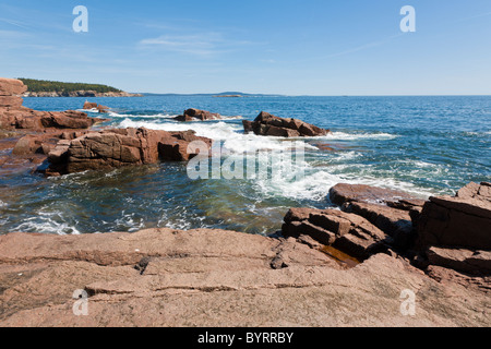 Côte Rocheuse à Thunder Hole dans l'Acadia National Park près de Bar Harbor, Maine Banque D'Images