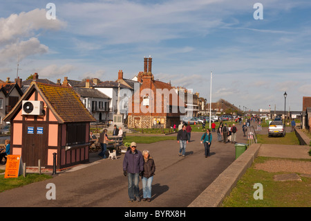 La promenade à Aldeburgh , Suffolk , Angleterre , Angleterre , Royaume-Uni Banque D'Images