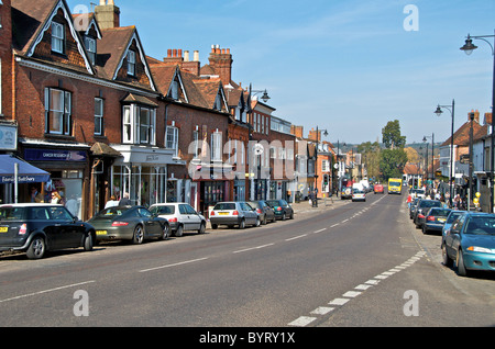 Une scène de rue à Midhurst ville de Sussex de l'Ouest Rue du Nord Banque D'Images