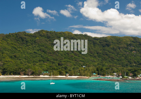 Les Seychelles, l'île de La Digue. Ville de La Passe du port. Banque D'Images