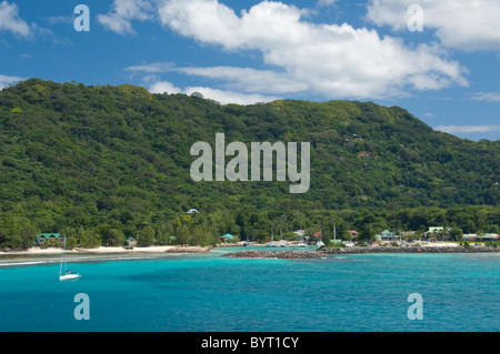 Les Seychelles, l'île de La Digue. Ville de La Passe du port. Banque D'Images