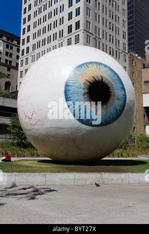 Eye, la sculpture par Tony Tasset Pritzker, Park, Chicago, Illinois, États-Unis Banque D'Images