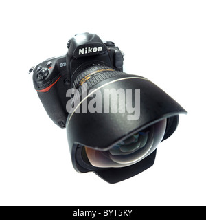 Tiré d'un Fisheye Nikon D3 appareil photo numérique avec objectif Nikkor 24mm f/2,8 ouverture pour l'objectif ultra grand angle sur fond blanc Banque D'Images