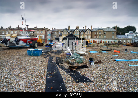 L'attirail de pêche sur la plage d'Aldeburgh, Suffolk, Angleterre, Royaume-Uni Banque D'Images