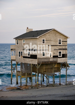 L'érosion des plages causant la destruction de maisons le long de l'océan Atlantique dans les Outer Banks de la Caroline du Nord, Nags Head Banque D'Images