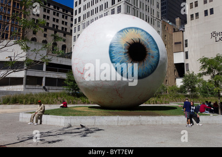 Eye, la sculpture par Tony Tasset Pritzker, Park, Chicago, Illinois, États-Unis Banque D'Images