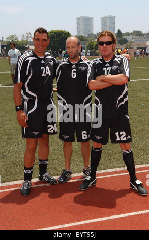 Vinnie Jones et Jason Statham 'football' pour les survivants celebrity match de football présenté par le Hollywood United Football Club à Banque D'Images