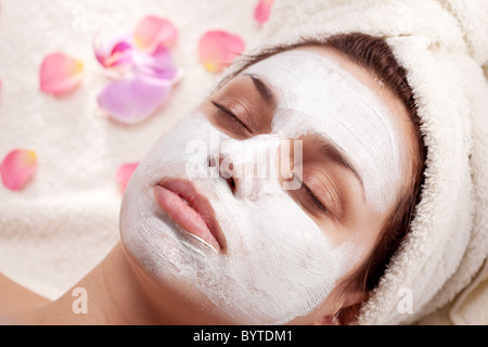 Young woman getting procédures spa. Banque D'Images