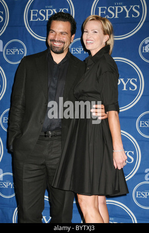 Ricardo chavira et Janet Jones-Gretzky 2007 ESPY awards la tenue au Kodak Theatre - Salle de presse de Hollywood, Californie - Banque D'Images