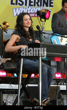 Norah Jones effectue en direct sur ABC's Good Morning America Summer Concert Series à Bryant Park New York City, USA - 06.07.07 Banque D'Images