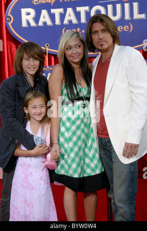 Billy Ray Cyrus et de la famille 'Ratatouille' Première Mondiale au Kodak Theatre - Arrivées Los Angeles, Californie - 22.06.07 Banque D'Images