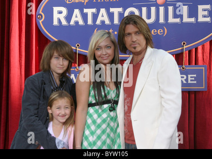 Billy Ray Cyrus et de la famille 'Ratatouille' Première Mondiale au Kodak Theatre - Arrivées Los Angeles, Californie - 22.06.07 Banque D'Images