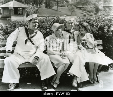 MEN O'War 1929 Hal Roach/MGM film avec de gauche à droite : Oliver Hardy, Gloria Greer, Stan Laurel et Anne Cornwall Banque D'Images