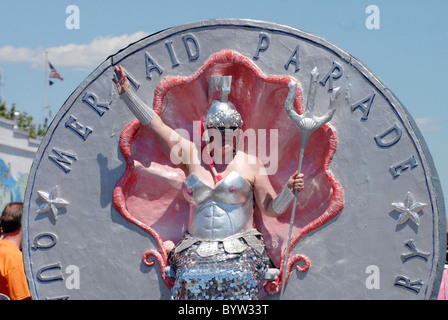 25e défilé Mermaid Boardwalk Coney Island, Brooklyn, New York, USA - 23.06.07 Banque D'Images