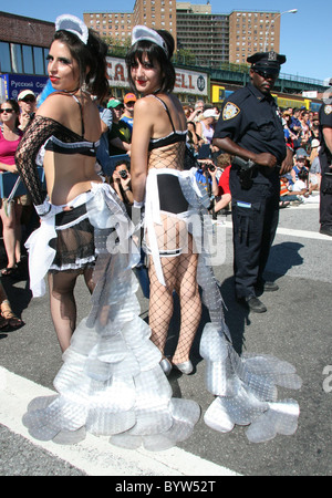 25 Merpeople Mermaid Parade annuelle Boardwalk Coney Island, Brooklyn, New York, USA - 23.06.07 Banque D'Images