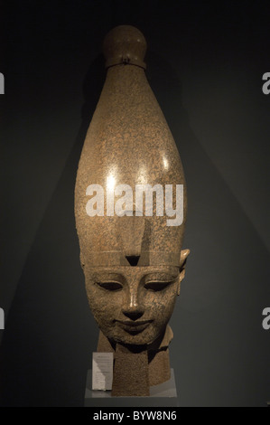 L'art égyptien tête colossale du pharaon Amenhotep III (Aménophis ou Akhenathon). 18ème dynastie. Nouveau Royaume. Banque D'Images